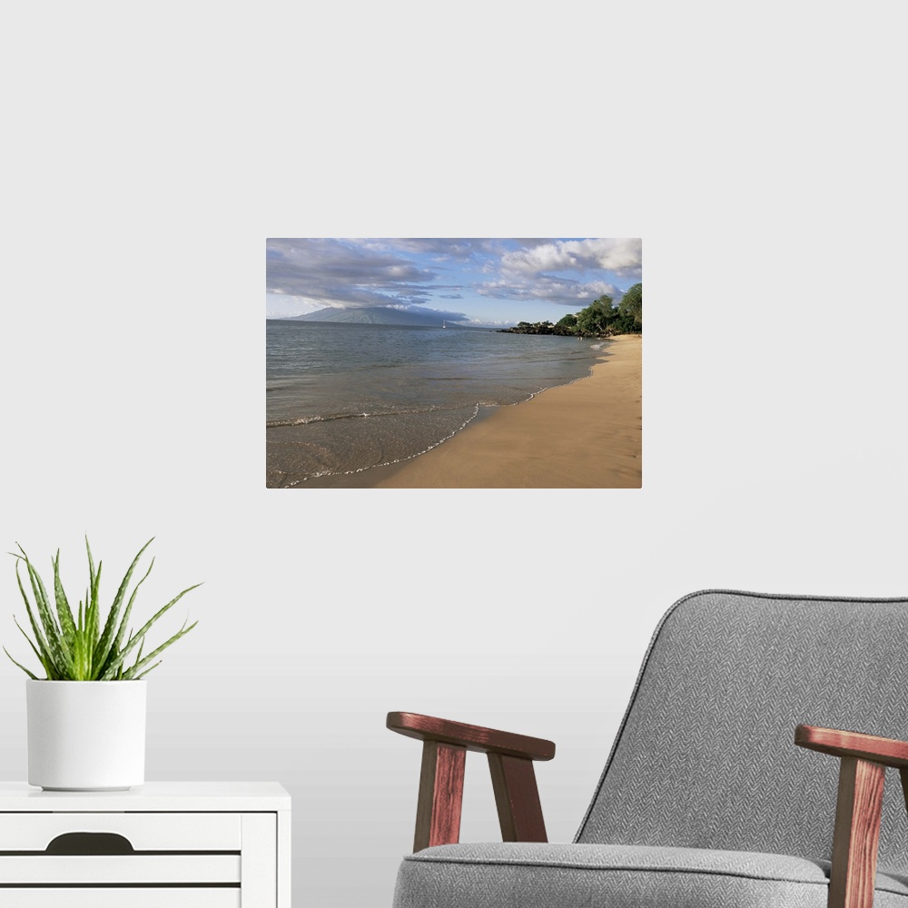 A modern room featuring Wailea Beach, Maui, Hawaii, Hawaiian Islands, Pacific