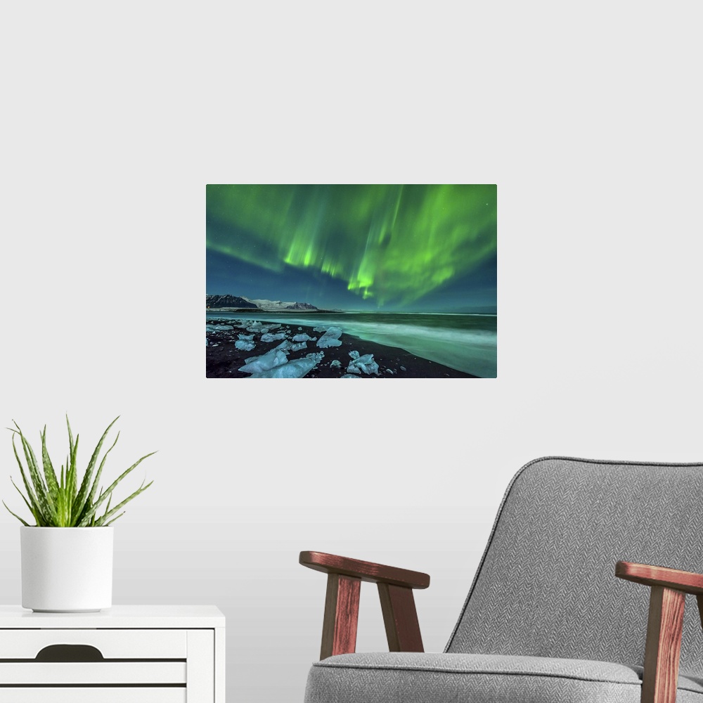 A modern room featuring A beautiful aurora display over the ice beach near Jokulsarlon, Iceland.