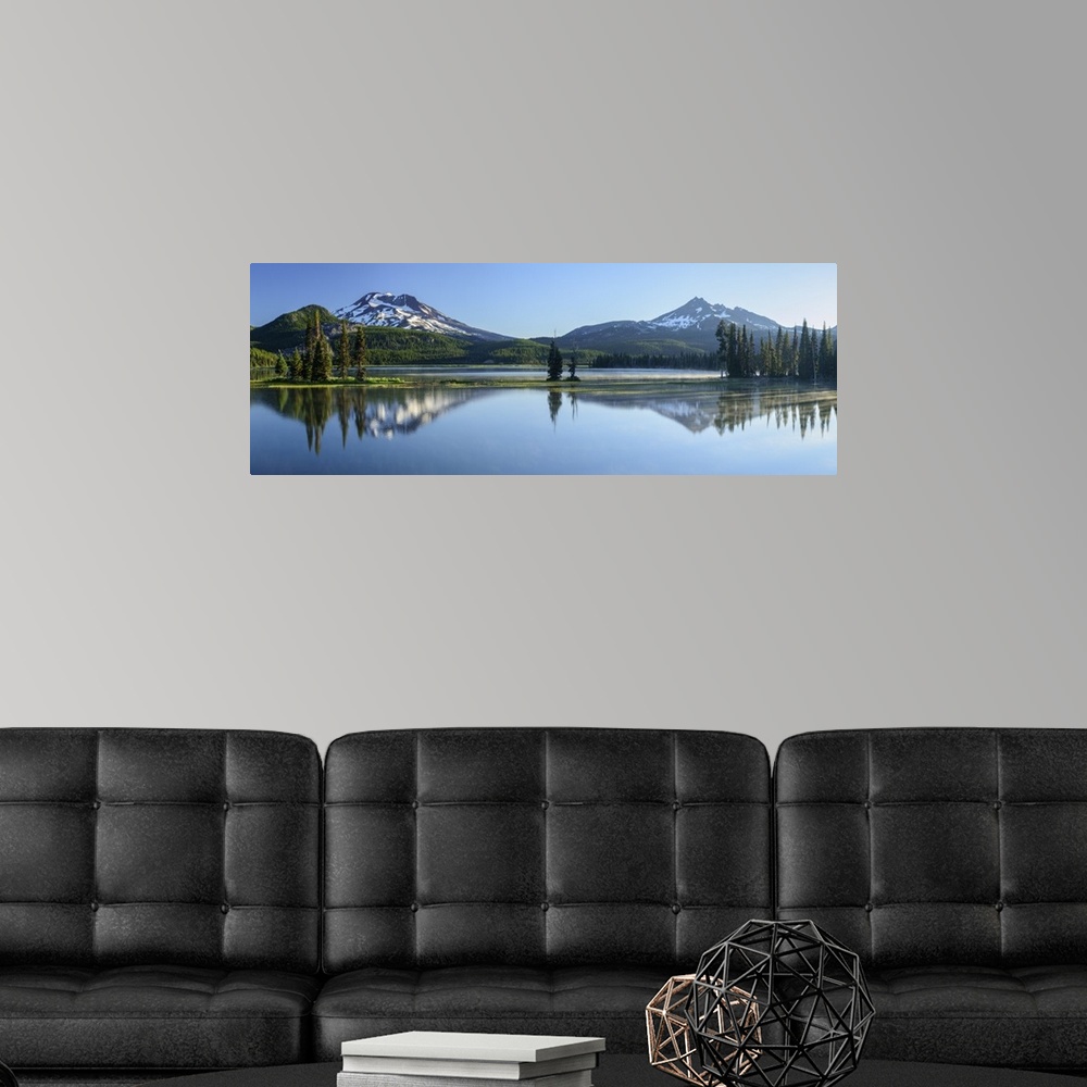 A modern room featuring USA, Oregon, Pacific Northwest, Central, Cascades, Deschutes County, Sparks Lake