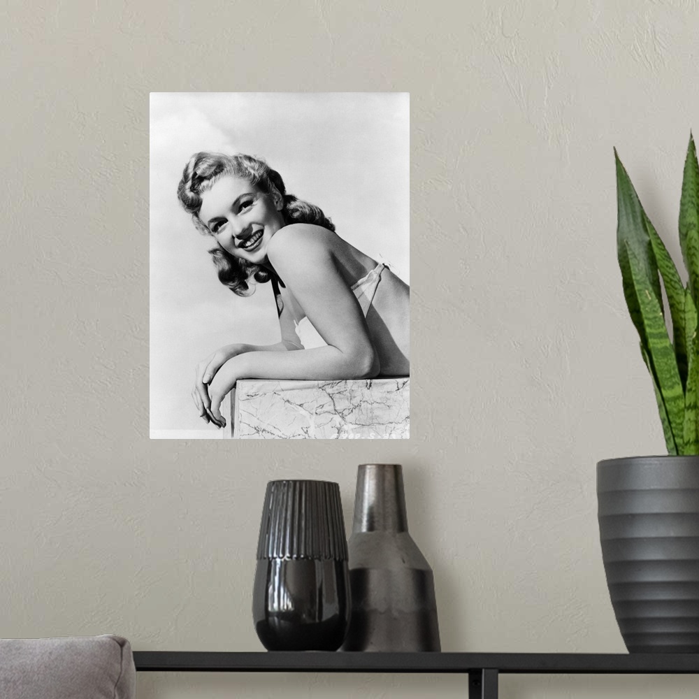 A modern room featuring L'actrice et chanteuse americaine Marilyn Monroe (1926 - 1962) en 1948 --- American actress and s...