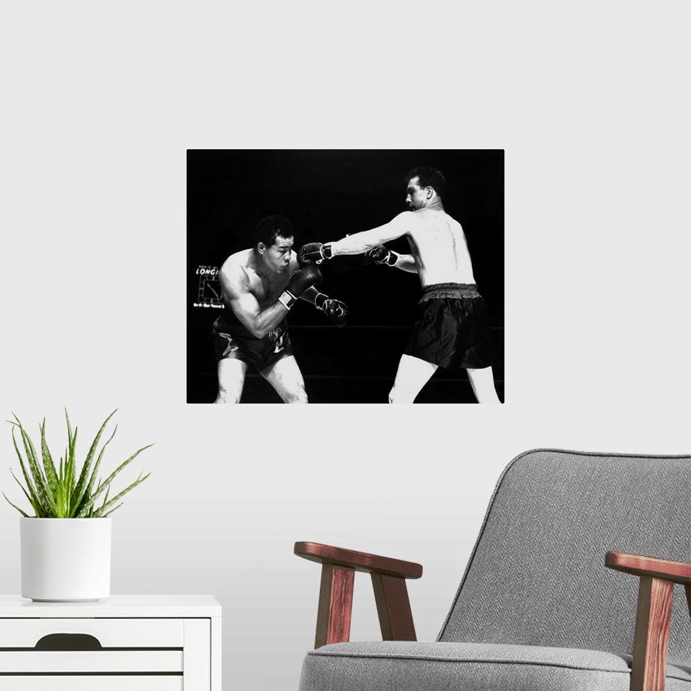A modern room featuring American boxer Joe Louis (l) fighting with Billy Conn 1946