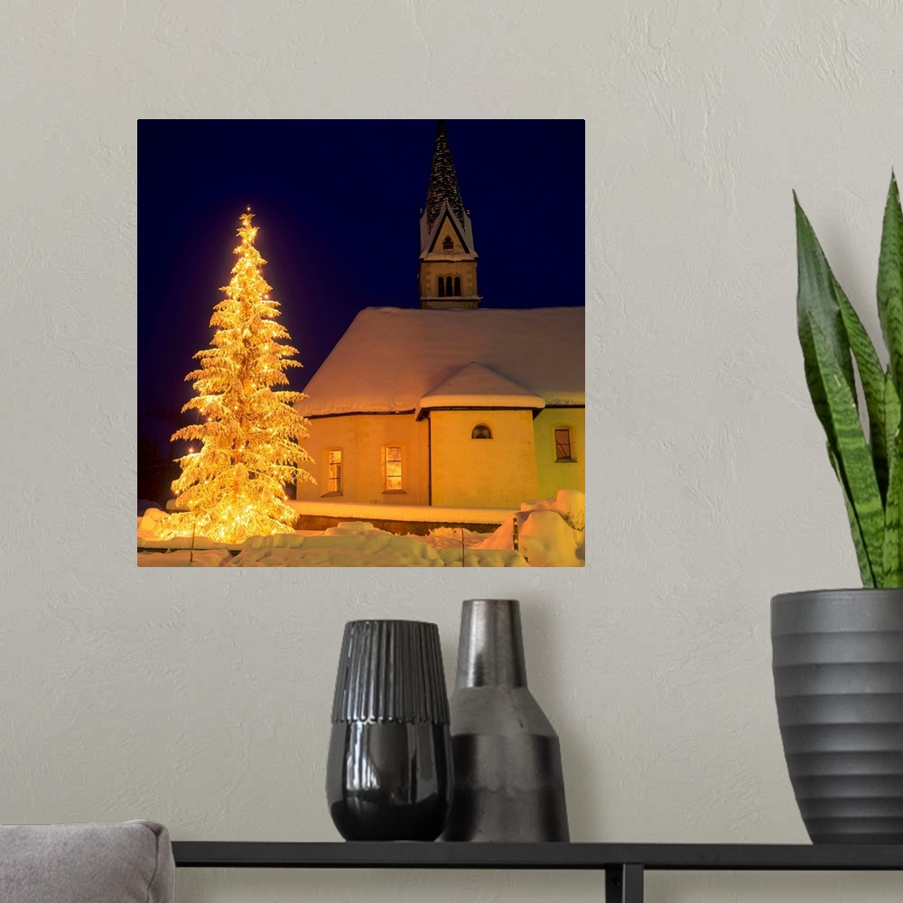 A modern room featuring Italy, Dolomites, Arabba, Christmas tree