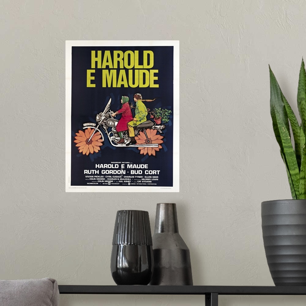 A modern room featuring Harold And Maude - Movie Poster (Italian)