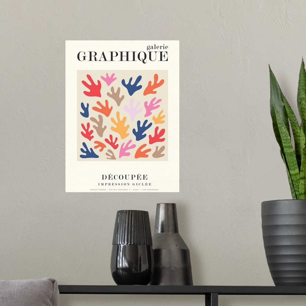 A modern room featuring Graphique 12