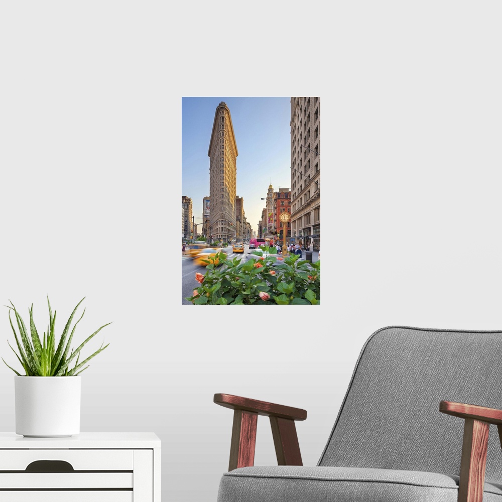 A modern room featuring New York City, Manhattan, Flatiron Building