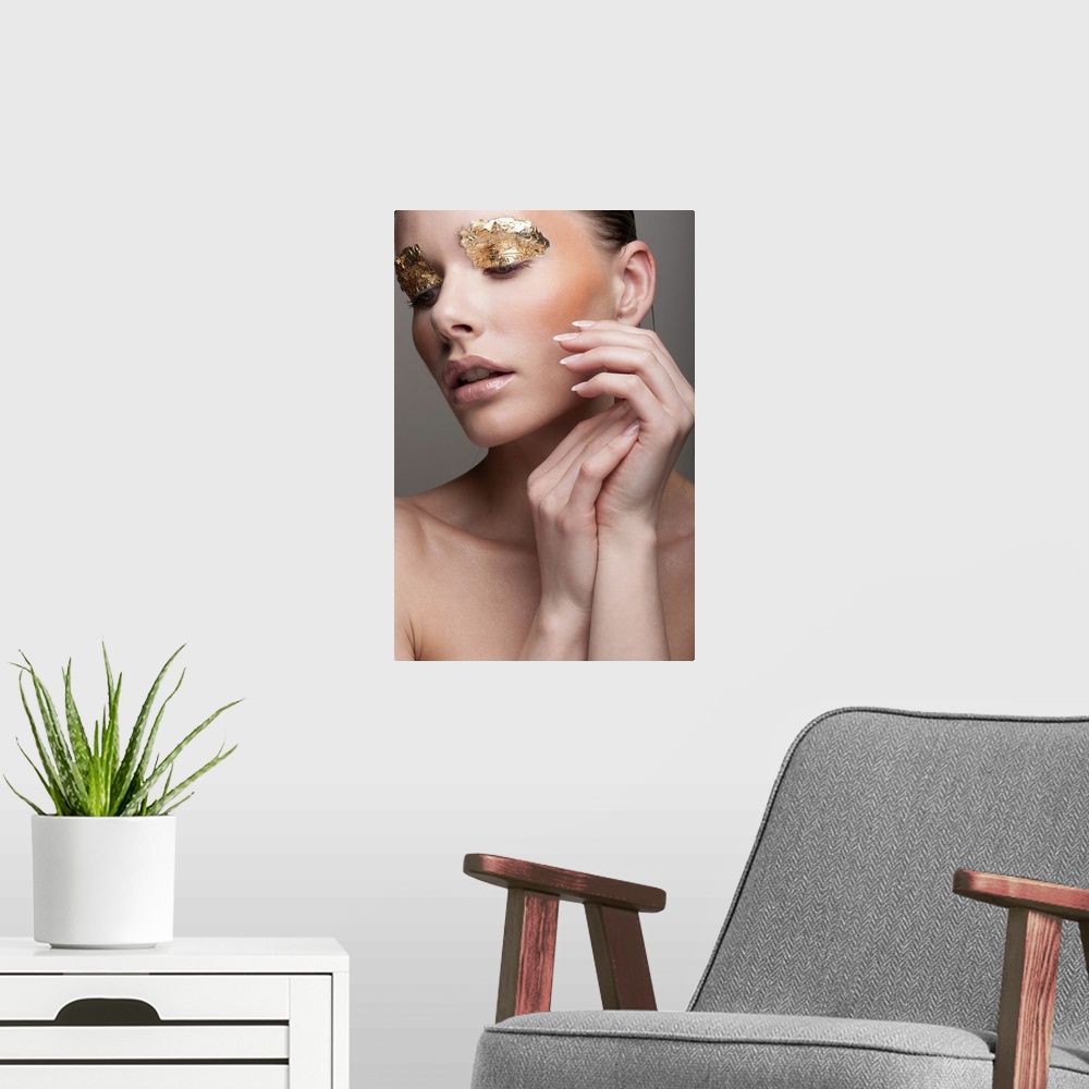 A modern room featuring Beauty portrait, studio shot. Taken with Canon 1Ds mark III