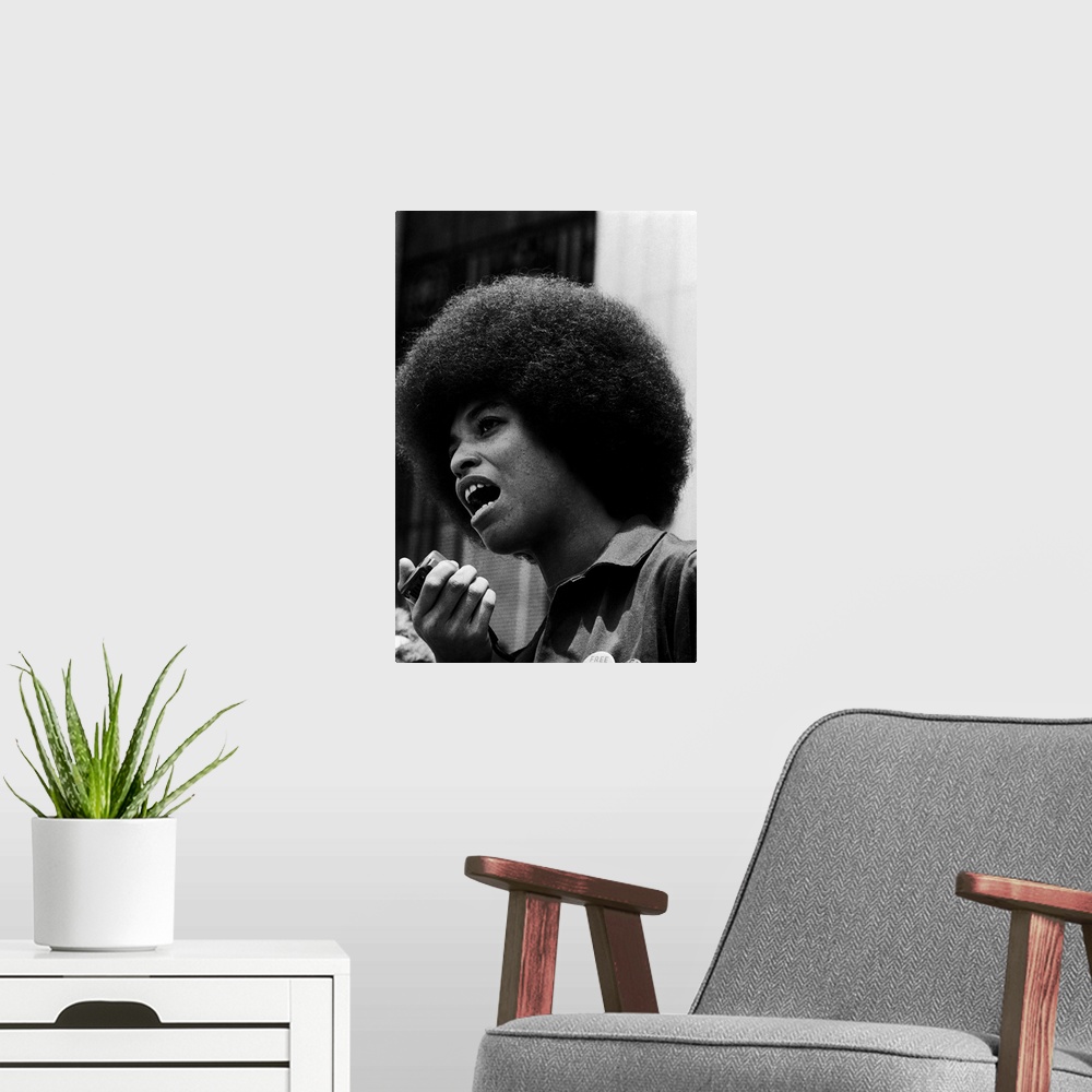 A modern room featuring ANGELA DAVIS (1944- ). American political activist. Speaking to the press at the University of Ca...