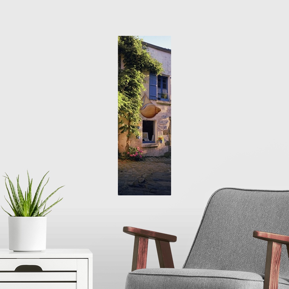 A modern room featuring Street Scene Rochefort en Terre France
