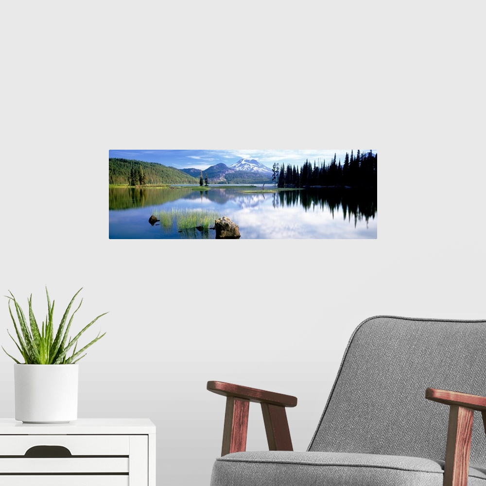 A modern room featuring Cascade Mountains OR