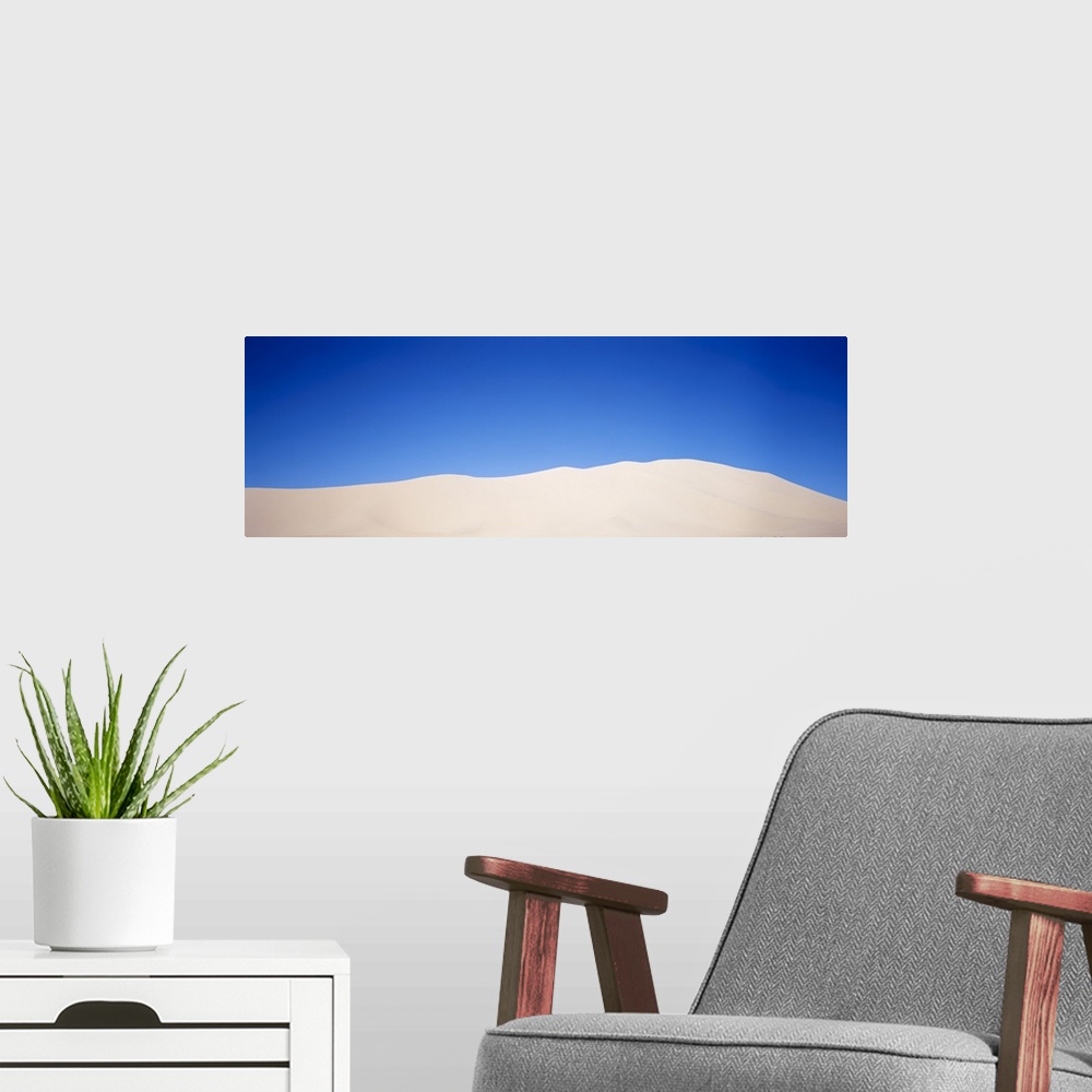 A modern room featuring Nevada, sand dunes