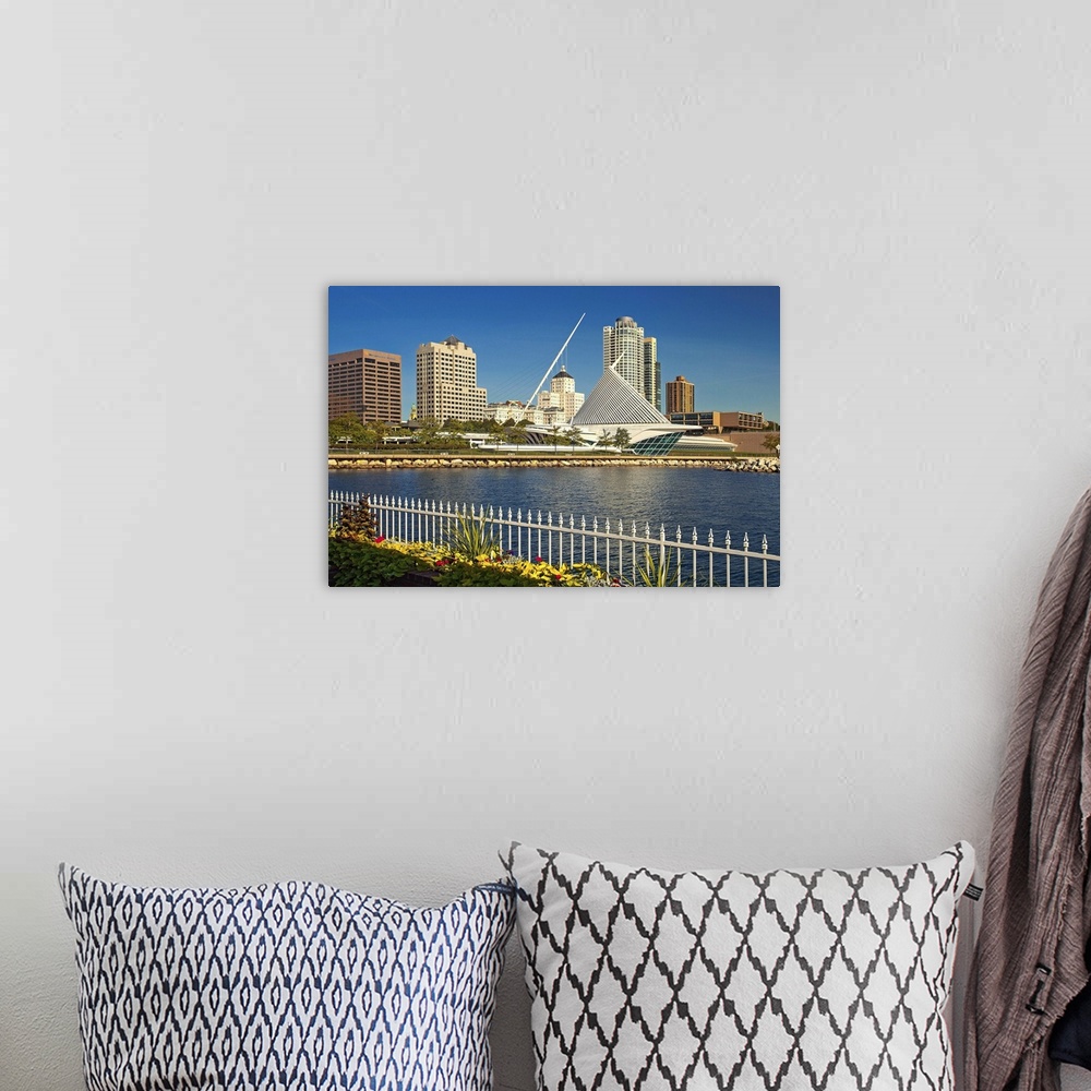 A bohemian room featuring Wisconsin, Milwaukee, scene of lake Michigan and city skyline