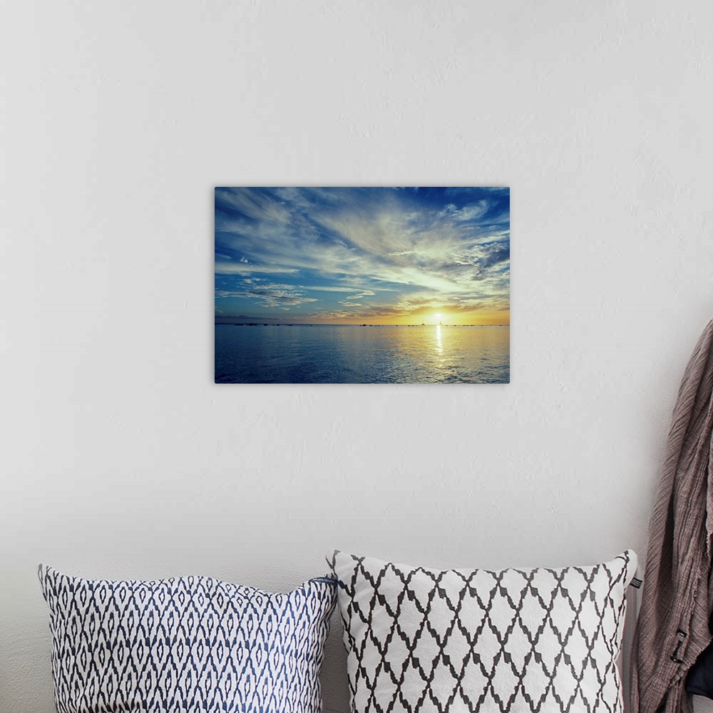 A bohemian room featuring Hawaii, Sunilight shining through clouds at sunset over the ocean