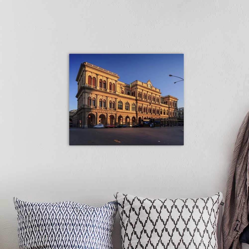 A bohemian room featuring Italy, Sicily, Palermo district, Palermo, train station, giulio cesare square
