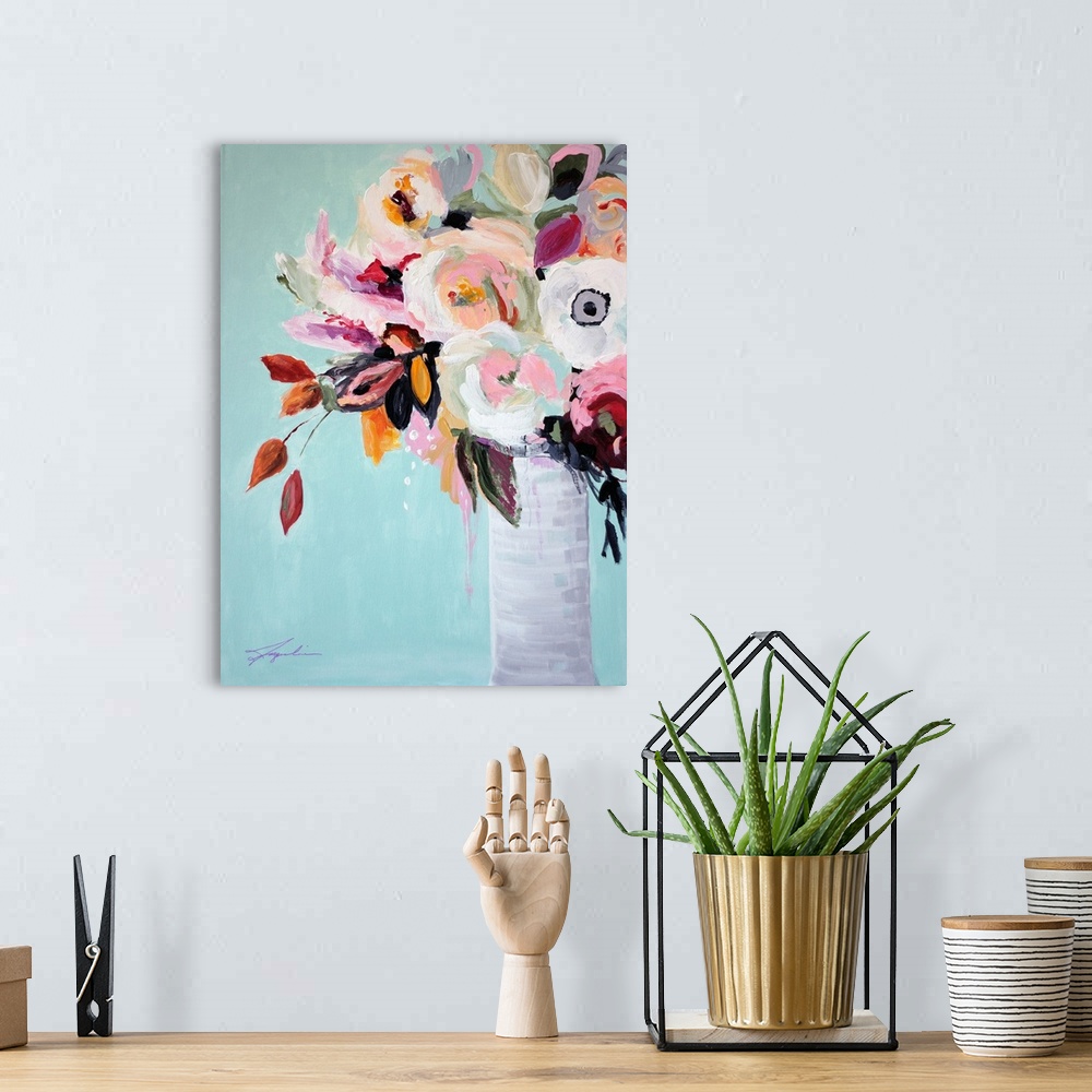 A bohemian room featuring A contemporary painting of a vase of flowers in pastel colors.