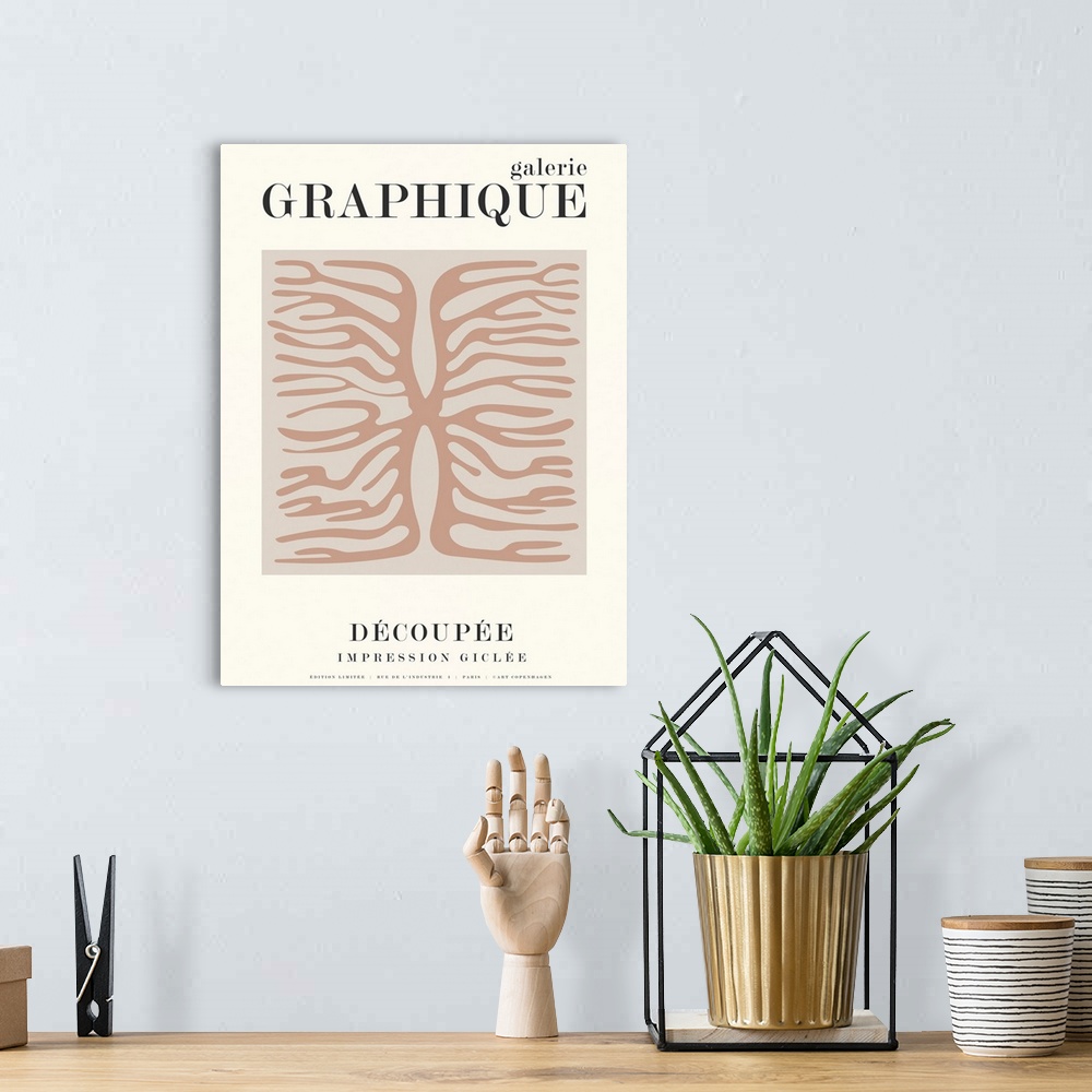A bohemian room featuring Graphique 9