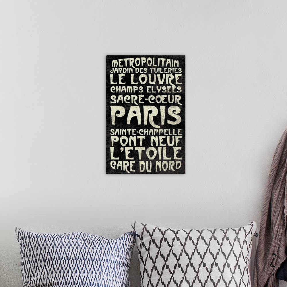A bohemian room featuring Bus roll with streets and areas of interest in Paris