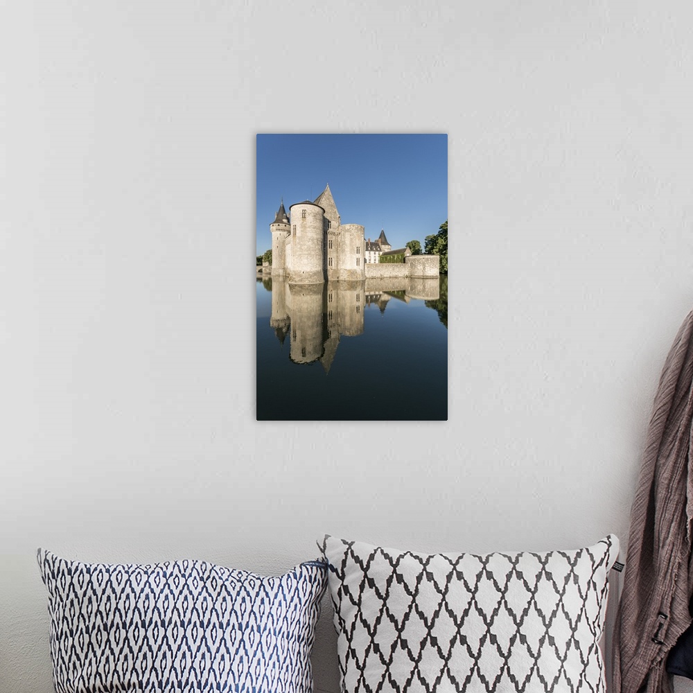 A bohemian room featuring Castle and its moat, Sully-sur-Loire, Loiret, Centre, France