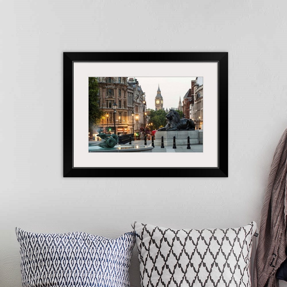 A bohemian room featuring Photograph of the lions at Trafalgar Square with Big Ben in the background, London, England