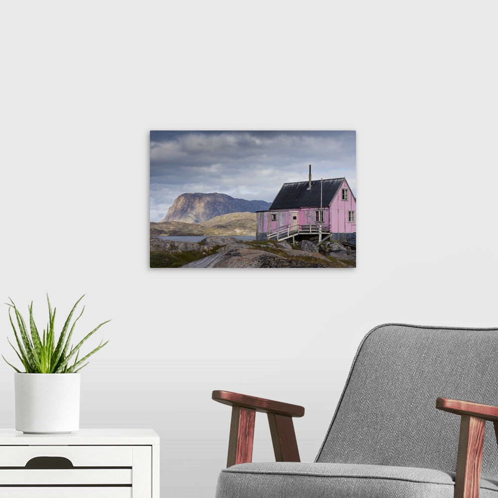 A modern room featuring Greenland, Itilleq. Worn pink house.
