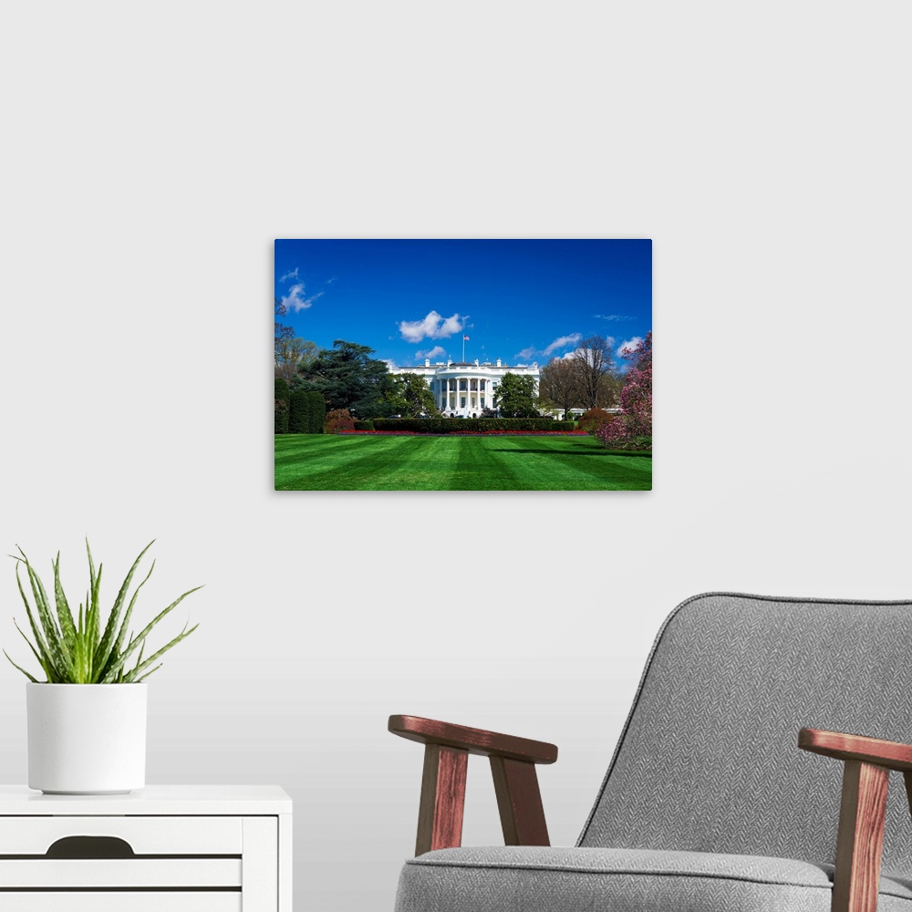 A modern room featuring The White House and south lawn, Washington, DC USA