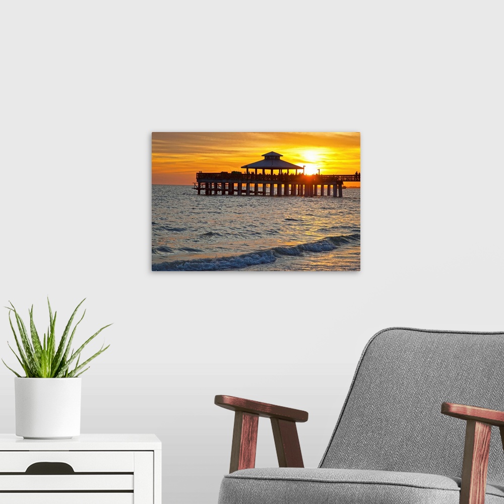 A modern room featuring Florida, Fort Myers Beach, Estero Island, Fort Myers Beach Fishing Pier
