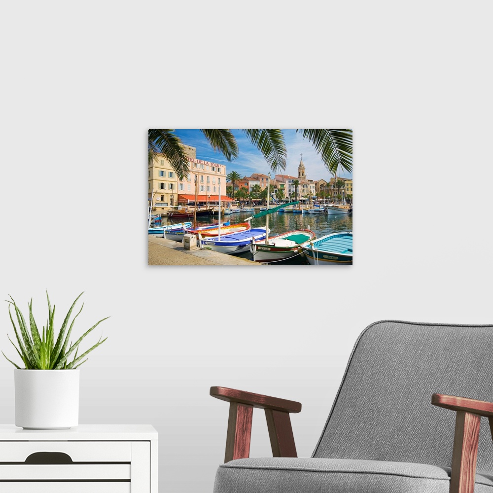 A modern room featuring France, Provence-Alpes-Cote d'Azur, Sanary-sur-Mer, View of the harbor