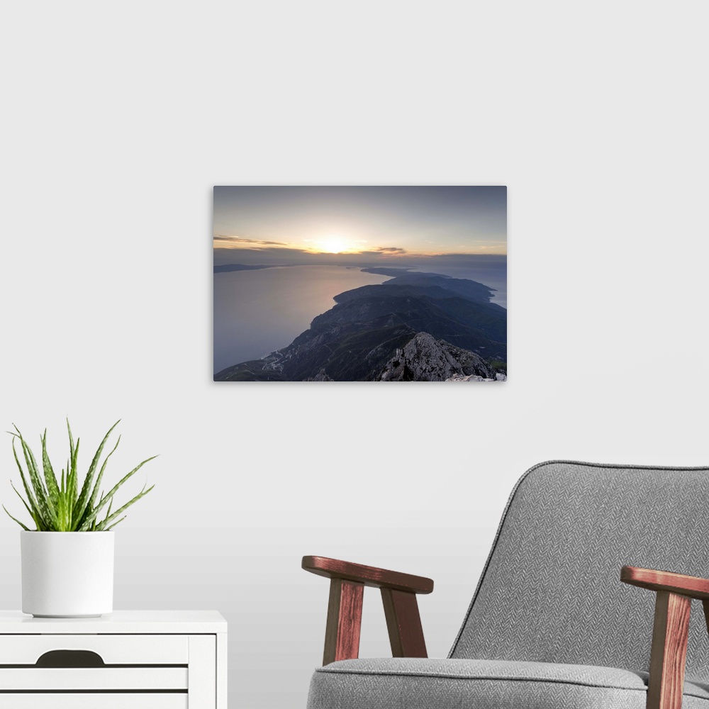 https://airs.art-api.com/rm/?image=https%3A%2F%2Fstatic.greatbigcanvas.com%2Fimages%2Fflat%2Festock%2Fgreece-mount-athos-peninsula-view-from-the-summit-at-sunset%2C2402669.jpg%3Fmw%3D600%26mh%3D600%26max%3D600&group=modern&iw=18&ih=12&maxSize=1000