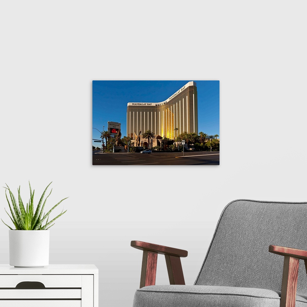 A modern room featuring Nevada, Las Vegas, Mandalay Bay hotel