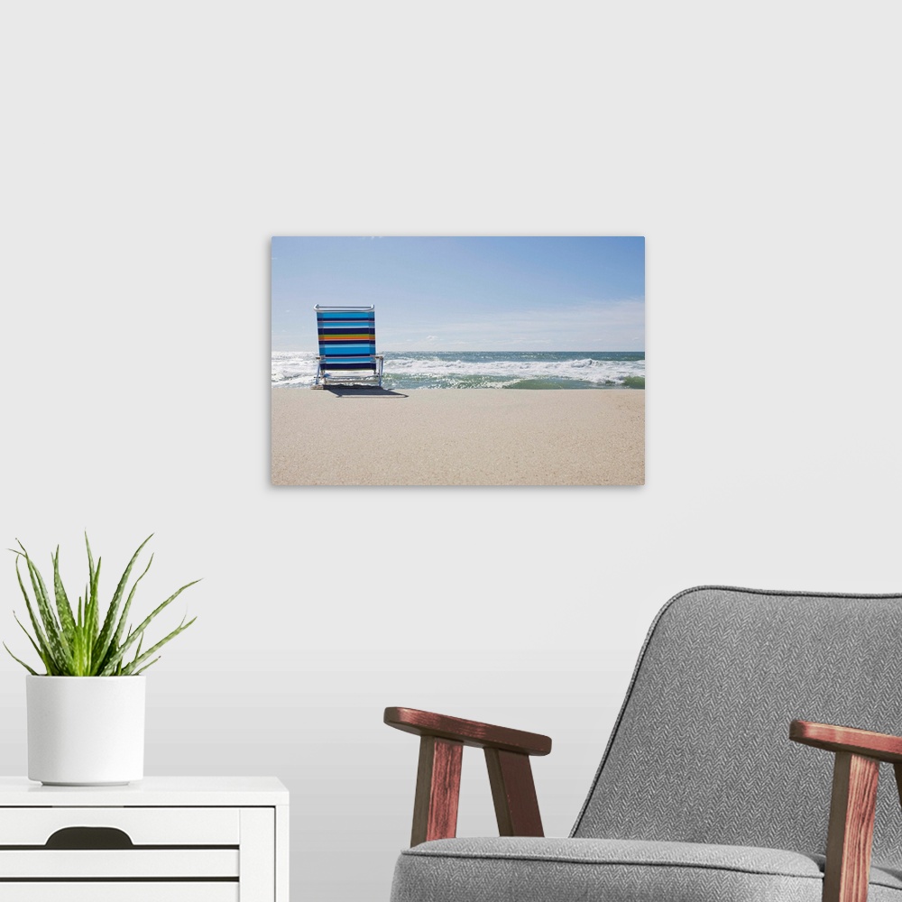 A modern room featuring Beach chair