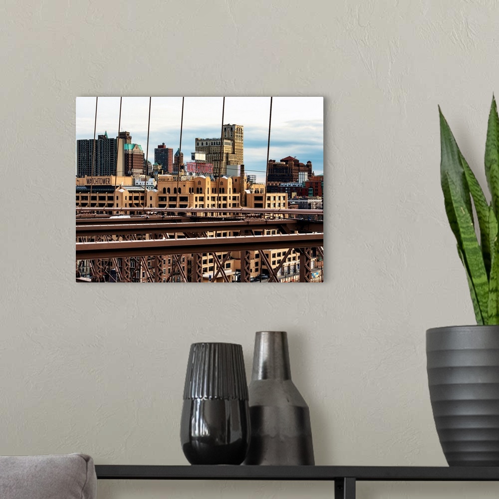 A modern room featuring A photograph of the New York city skyline from a bridge.