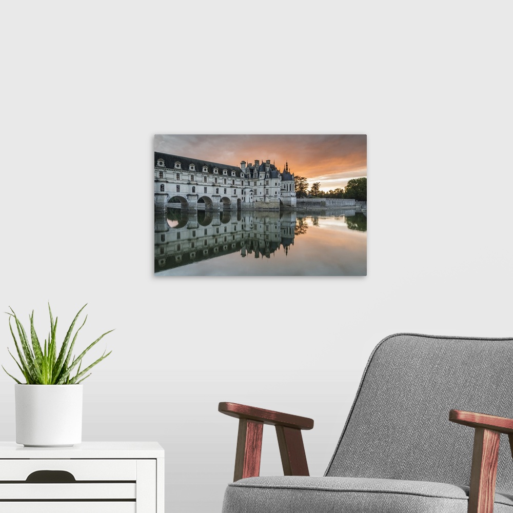 A modern room featuring Chenonceau castle reflected on the Loire at sunset, Chenonceaux, Indre-et-Loire, Loire Valley, Ce...