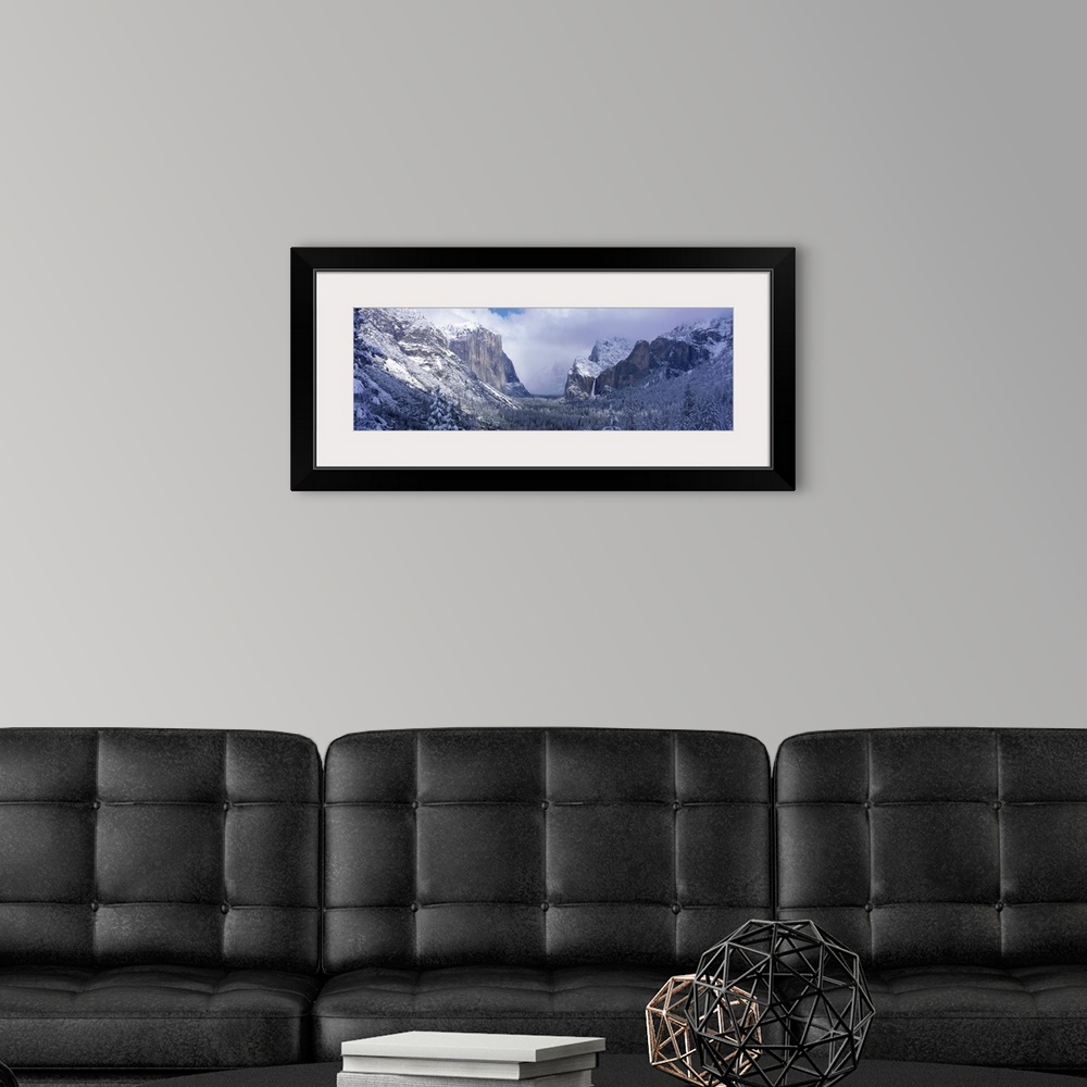 A modern room featuring California, YosemiteValley, winter