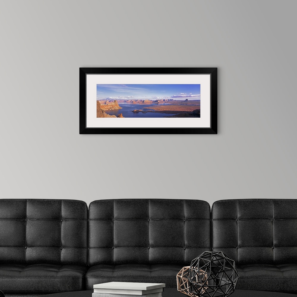 A modern room featuring View fr Utah Lake Powell AZ
