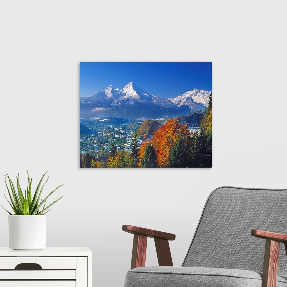 A modern room featuring Berchtesgaden And Mount Watzmann