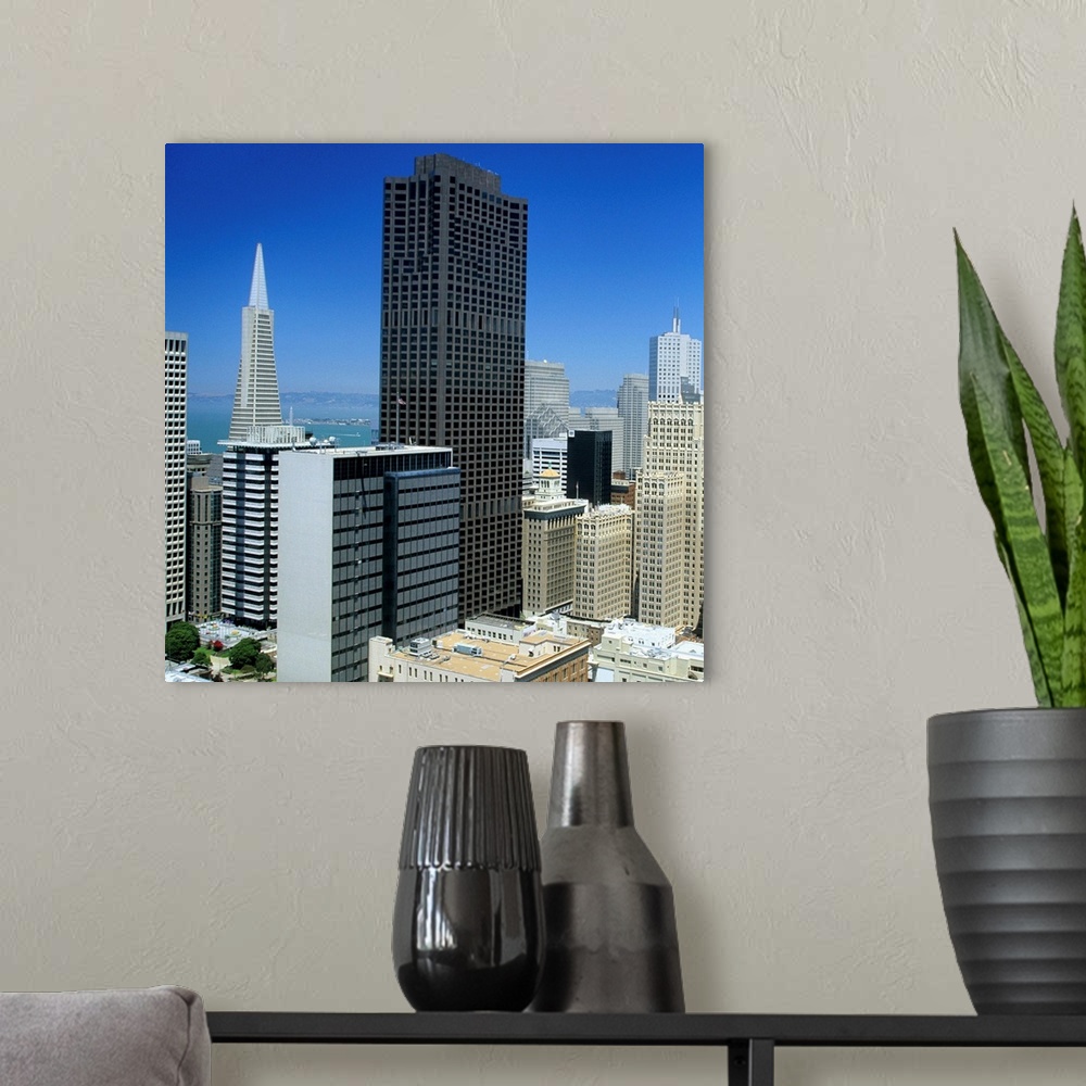 A modern room featuring San Francisco, Skyline of Financial District