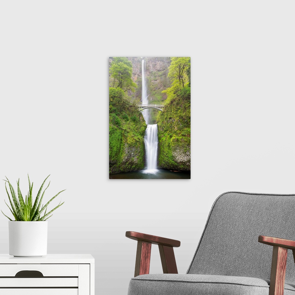 A modern room featuring OR, Columbia River Gorge National Scenic Area, Multnomah Falls