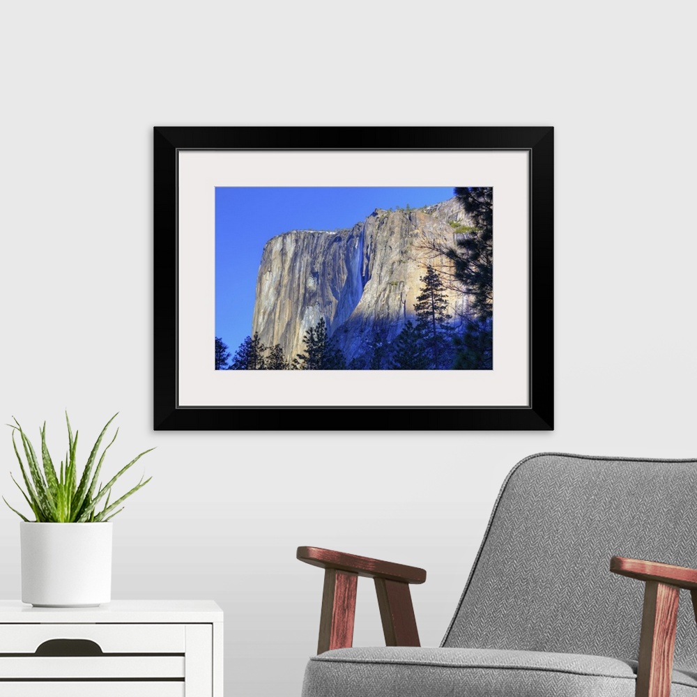 A modern room featuring California, Yosemite National Park, El Capitan and Horsetail Falls.