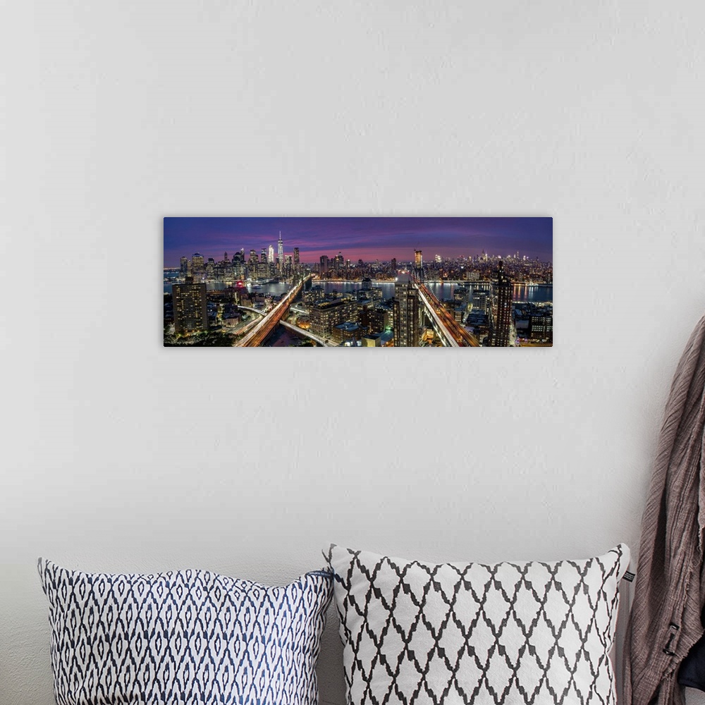 A bohemian room featuring View over Manhattan and Brooklyn skyline during sunset.