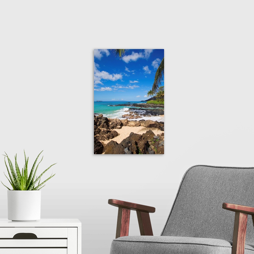 A modern room featuring Hawaii, Maui, Makena, Maui Wai Or Secret Beach And Rocky Surroundings