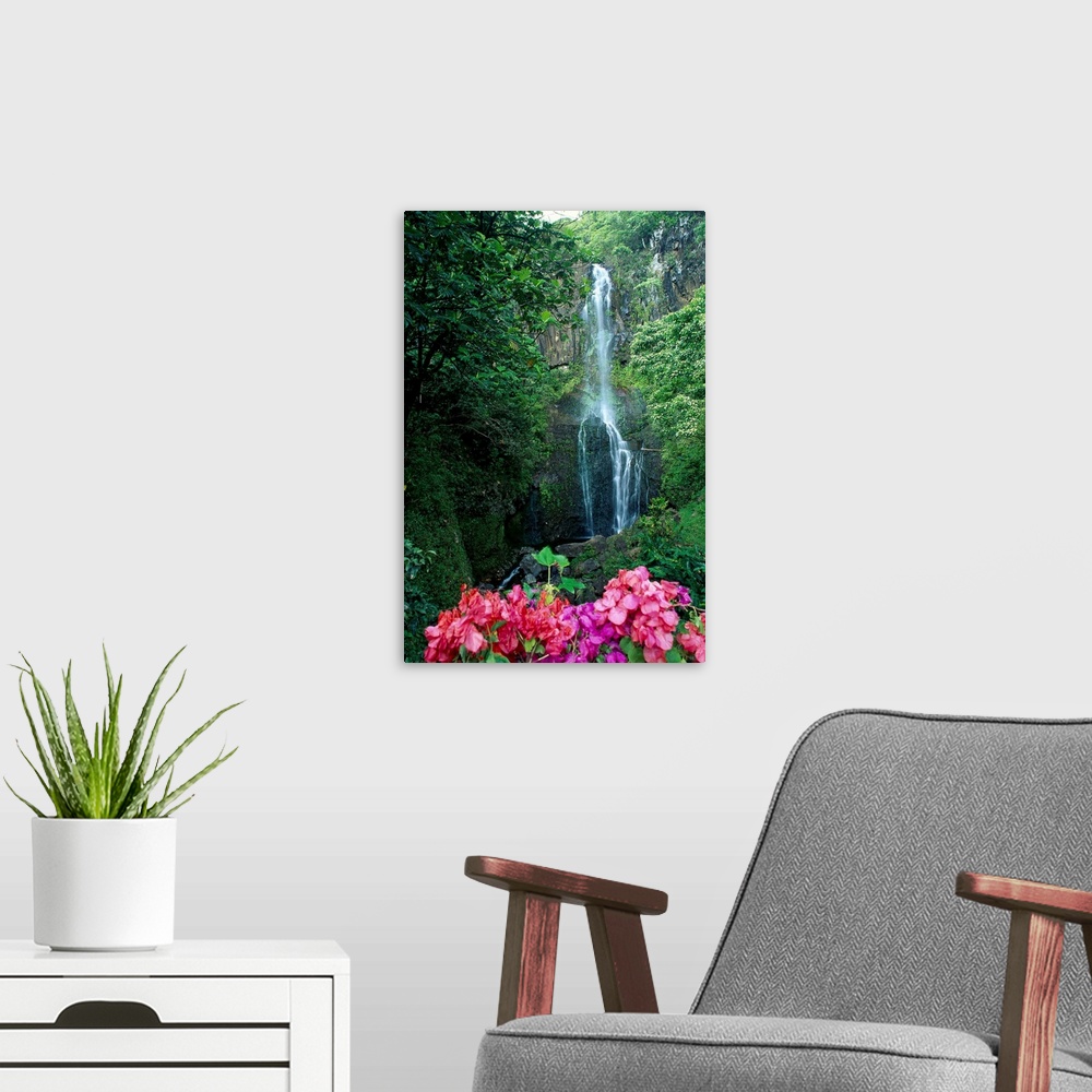 A modern room featuring Hawaii, Maui, Wailua Waterfall And Rainforest