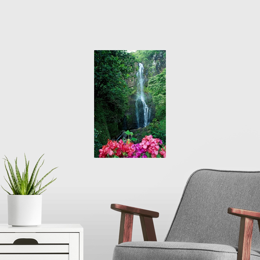A modern room featuring Hawaii, Maui, Wailua Waterfall And Rainforest