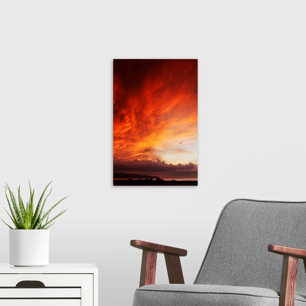 A modern room featuring Hawaii, Oahu, North Shore, Beautiful Sunset Over The Ocean