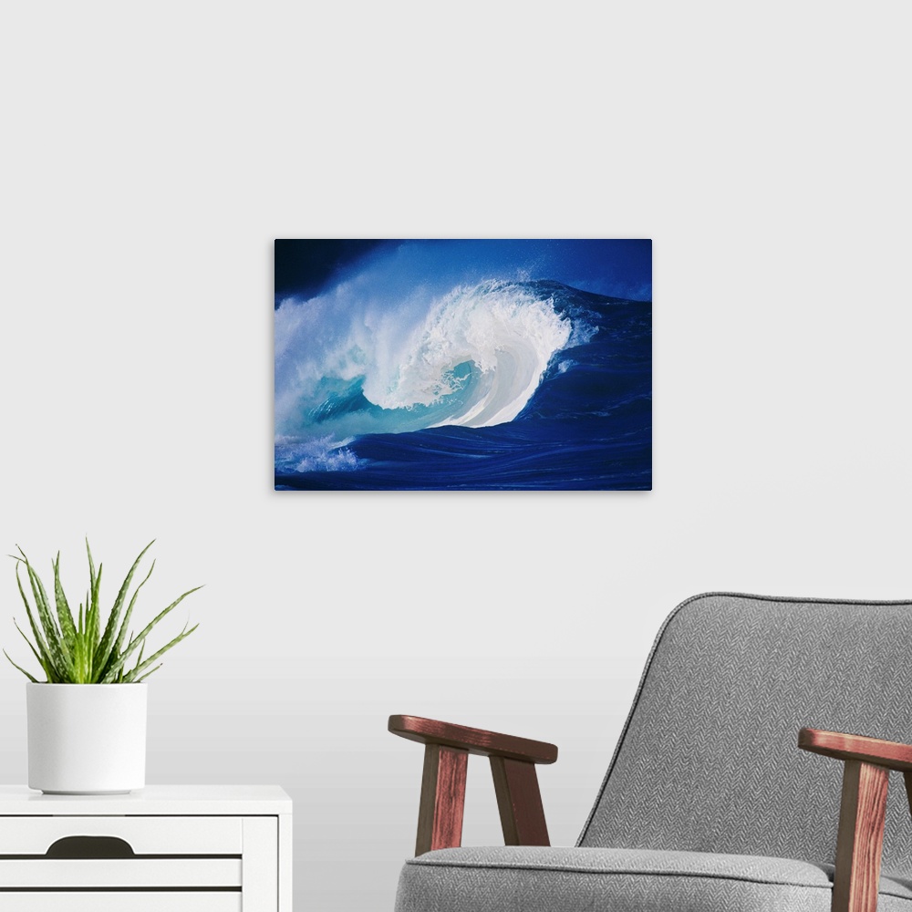 A modern room featuring Hawaii, Powerful Wave, White Water