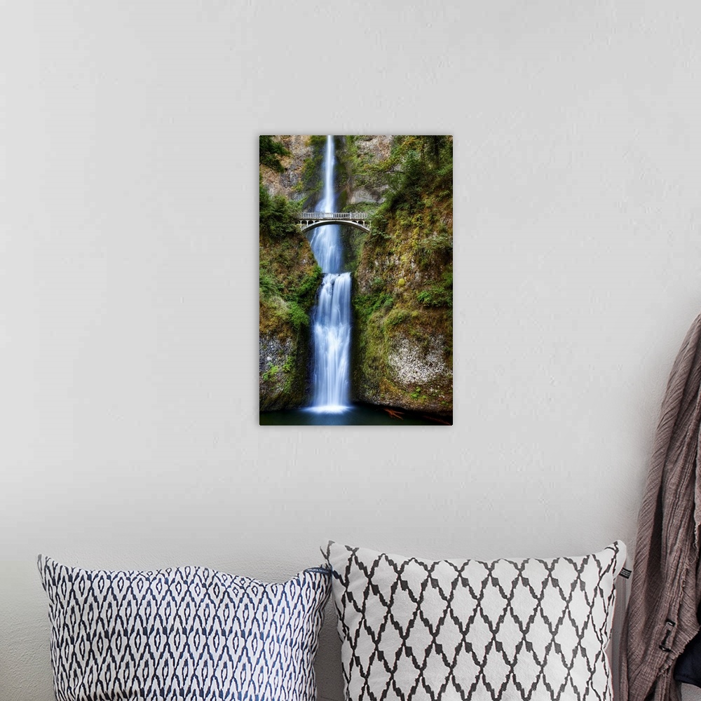 A bohemian room featuring The bridge and waterfalls at Multnomah Falls in Oregon.