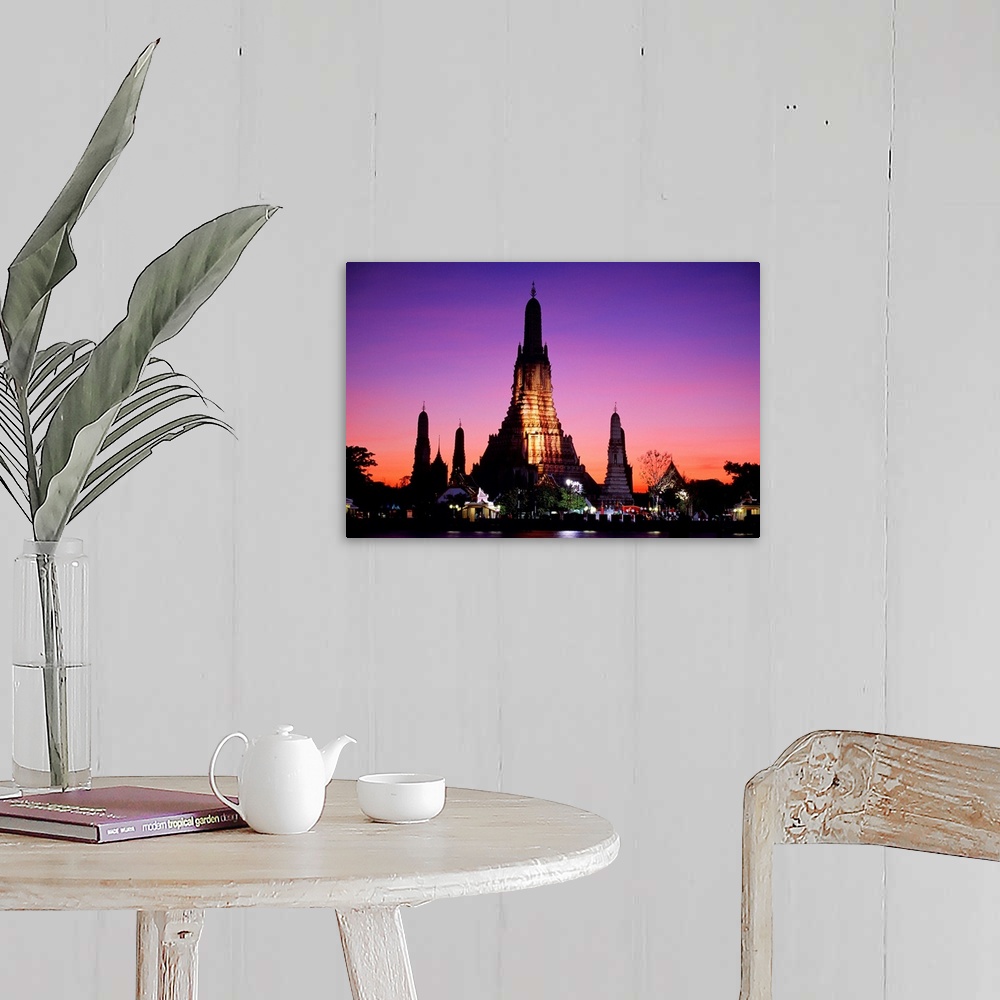 A farmhouse room featuring Wat Arun In Bangkok, Thailand