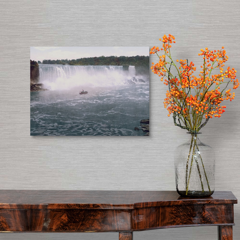 A traditional room featuring Niagara. American Falls from Canadian Shore