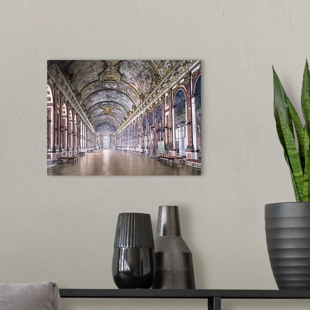 A modern room featuring Versailles. Galerie des Glaces
