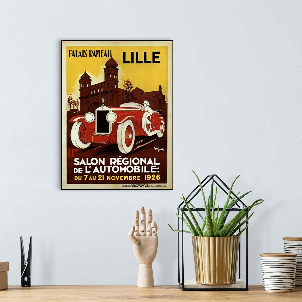 A bohemian room featuring Lille Salon 1926, vintage Automobiles