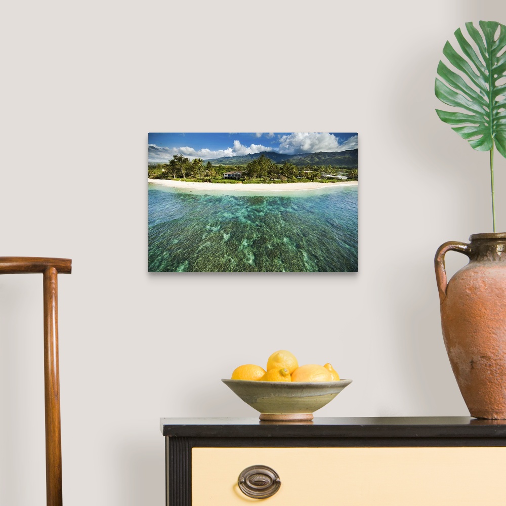 A traditional room featuring An aerial photograph looking over the Hawaiian islands.