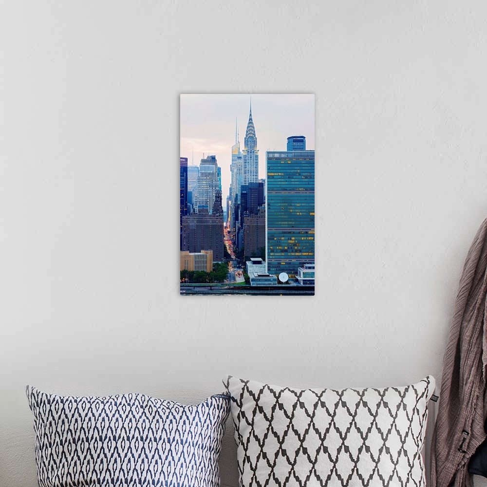 A bohemian room featuring Chrysler Building, United Nations And 42nd Street